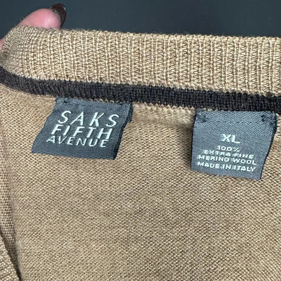 NWOT Saks Fifth Avenue Men’s Merino Wool Sweater - Picture 2 of 15